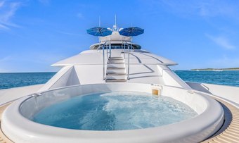 YOLO yacht charter lifestyle