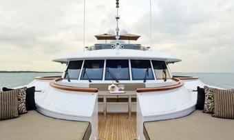 La Dea II yacht charter lifestyle