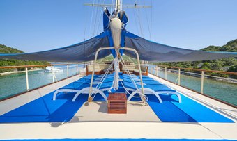 Tajna Mora yacht charter lifestyle