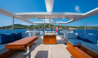 Il Mio Canto libero yacht charter lifestyle