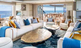 Amor a Vida yacht charter lifestyle