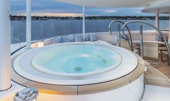 Bella Vita yacht charter lifestyle