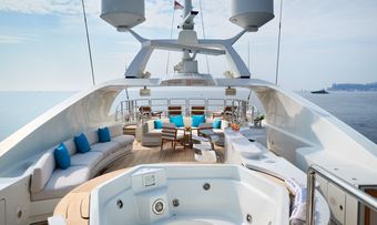 Come Prima yacht charter lifestyle