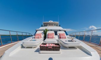 Windward yacht charter lifestyle