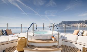 B2 yacht charter lifestyle