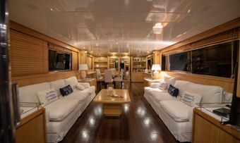 Kiss yacht charter lifestyle