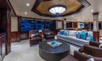 Starship yacht charter lifestyle