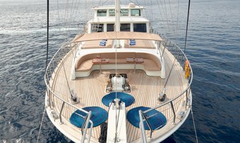 Sea Breeze yacht charter lifestyle
