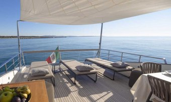 EM3 yacht charter lifestyle