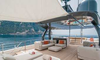 Diana II yacht charter lifestyle