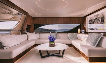 Oxygen 8 yacht charter lifestyle