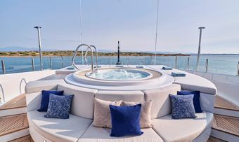 O'Eva yacht charter lifestyle