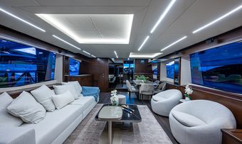 Mozz II yacht charter lifestyle