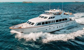 Beachfront yacht charter Hargrave Motor Yacht