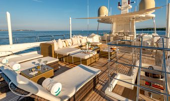 Behike yacht charter lifestyle