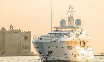 Legende yacht charter lifestyle