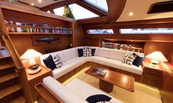 Kawil yacht charter lifestyle