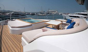 Sandbank yacht charter lifestyle