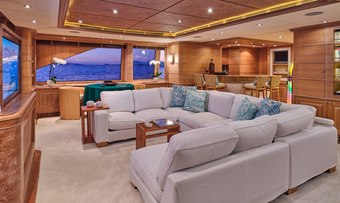 Jo I yacht charter lifestyle