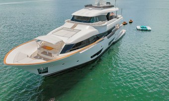 Bonus Round yacht charter Custom Line Motor Yacht