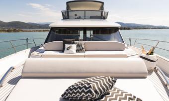 Sir Hendrik yacht charter lifestyle