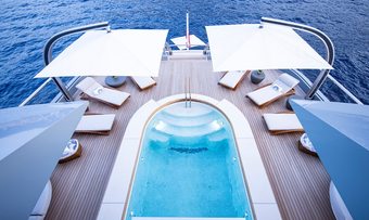 Luna yacht charter lifestyle