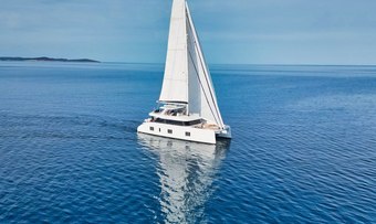 Honeybird yacht charter Sunreef Yachts Motor/Sailer Yacht
