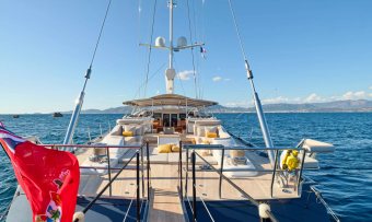 Guillemot yacht charter lifestyle