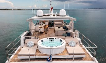 Marea La Nautica yacht charter lifestyle