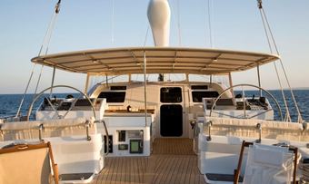 Kawil yacht charter lifestyle