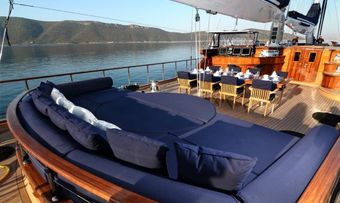 Clear Eyes yacht charter lifestyle