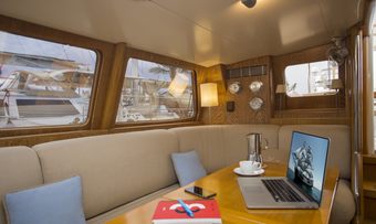 Songbird  yacht charter lifestyle