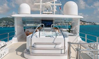 Sea Class yacht charter lifestyle