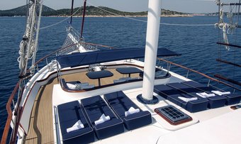 Aurum yacht charter lifestyle