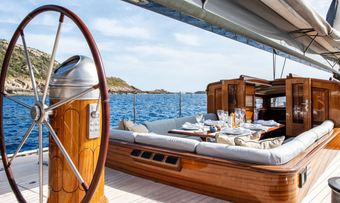 Rainbow yacht charter lifestyle