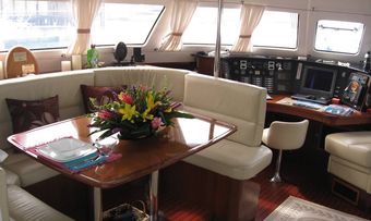Delphine yacht charter lifestyle