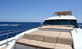 Lady Mirto yacht charter lifestyle