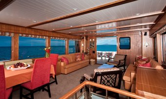 Escapade yacht charter lifestyle