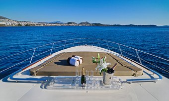 Sea U yacht charter lifestyle
