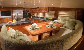 Dunia yacht charter lifestyle