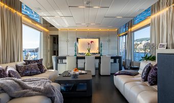 Cinquanta 50 yacht charter lifestyle