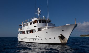 Le Kir Royal yacht charter Van Den Akken Motor Yacht