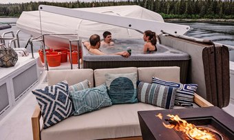 Dauntless yacht charter lifestyle