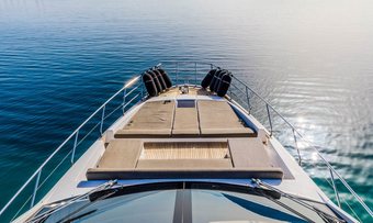 Karat II yacht charter lifestyle