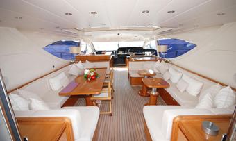 Lady Splash yacht charter lifestyle