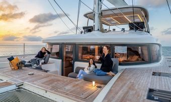 Reve Bleu yacht charter lifestyle