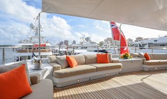 Te Manu yacht charter lifestyle