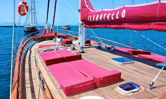 IL FRATELLO yacht charter lifestyle