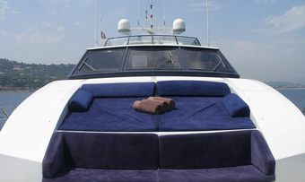 Queen South yacht charter lifestyle