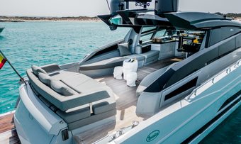 Chilli yacht charter lifestyle